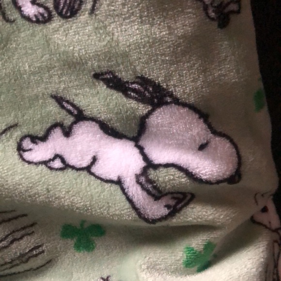 Peanuts SNOOPY St. Patrick’s Day Throw Blanket - Picture 5 of 8